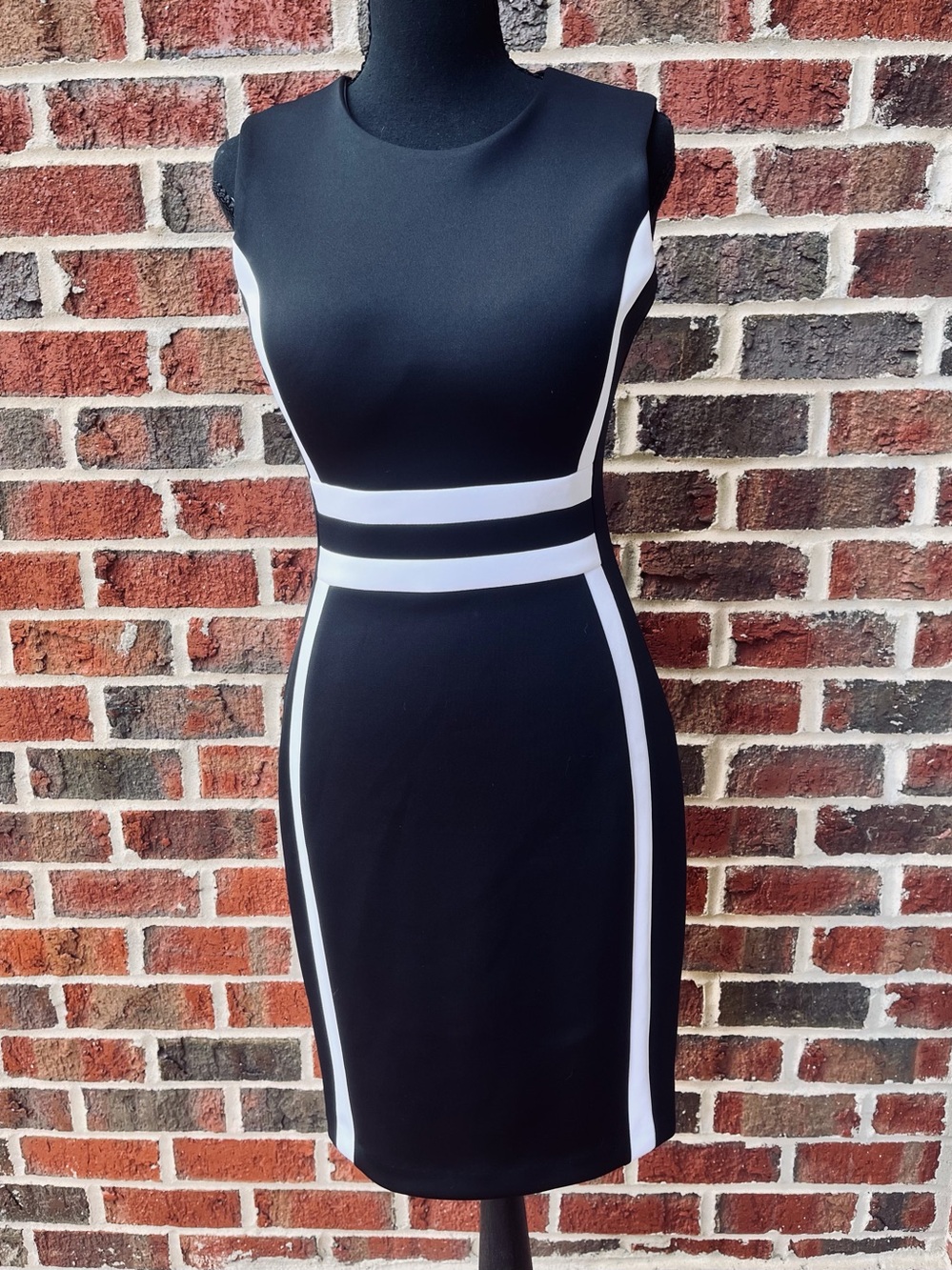 Calvin Klein Size 2 Black w White Accent Stripes Sleeveless Sheath Dress - Zip